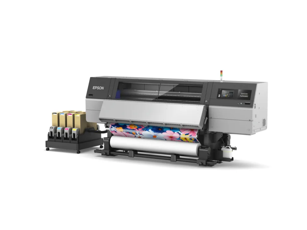 Epson SureColor F20030 มุมด้านซ้าย พร้อมชุดม้วนและรีลกระดาษ